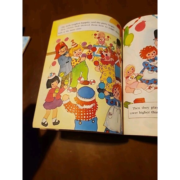 1979 Raggedy Ann and Andy 5 Birthday Parties in a Row Mary McClain Golden Book - Picture 5 of 9